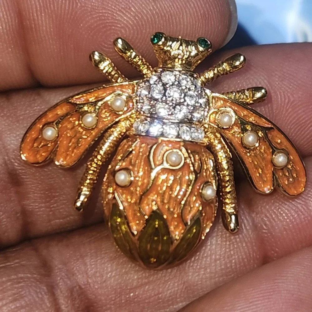 Joan Rivers   insect Bee Brooch Rhinestone Pearl Gold Tone Pin Orange‎ Enamel